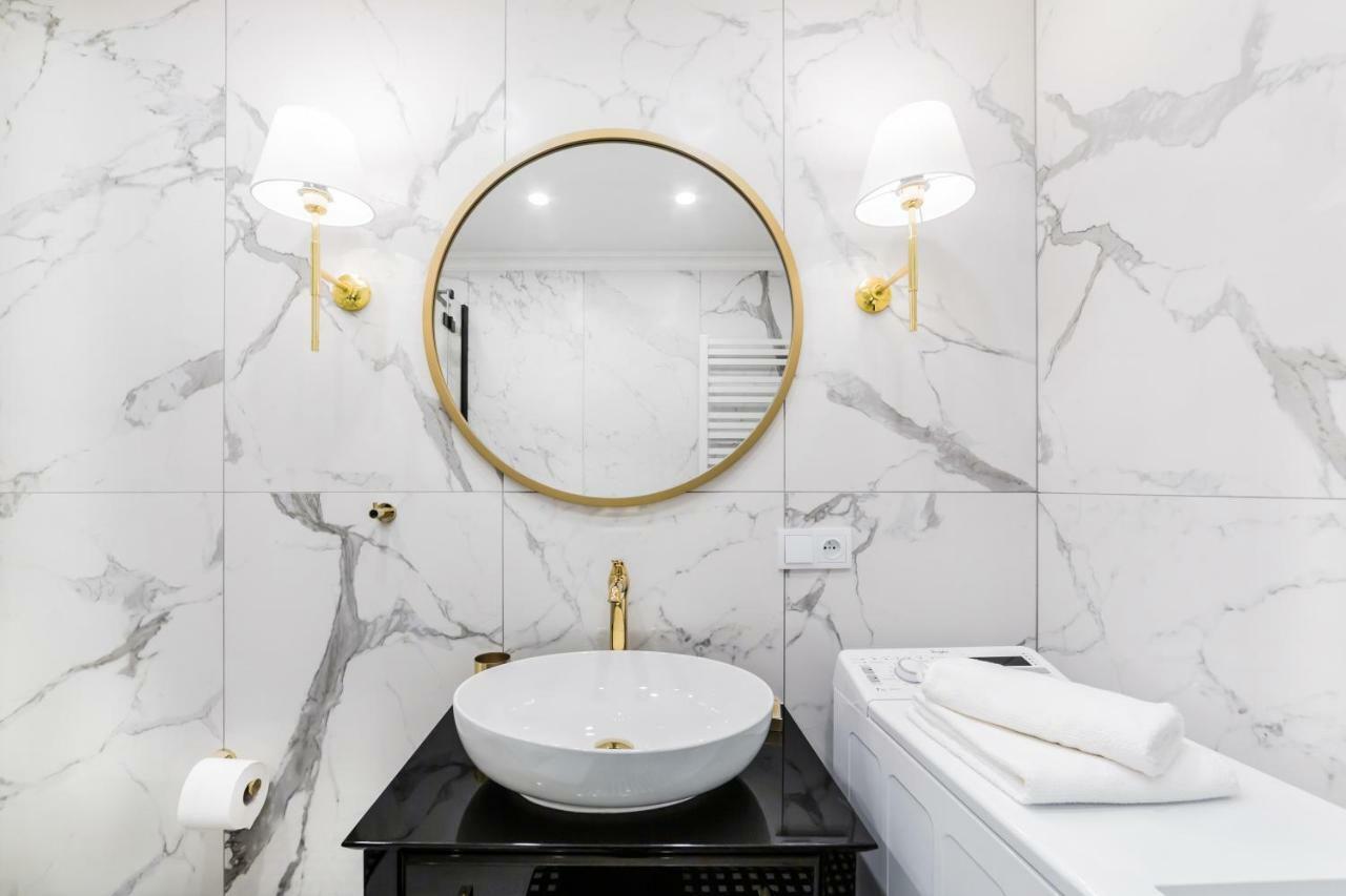Apartament Golden Place 2 คราคูฟ ภายนอก รูปภาพ